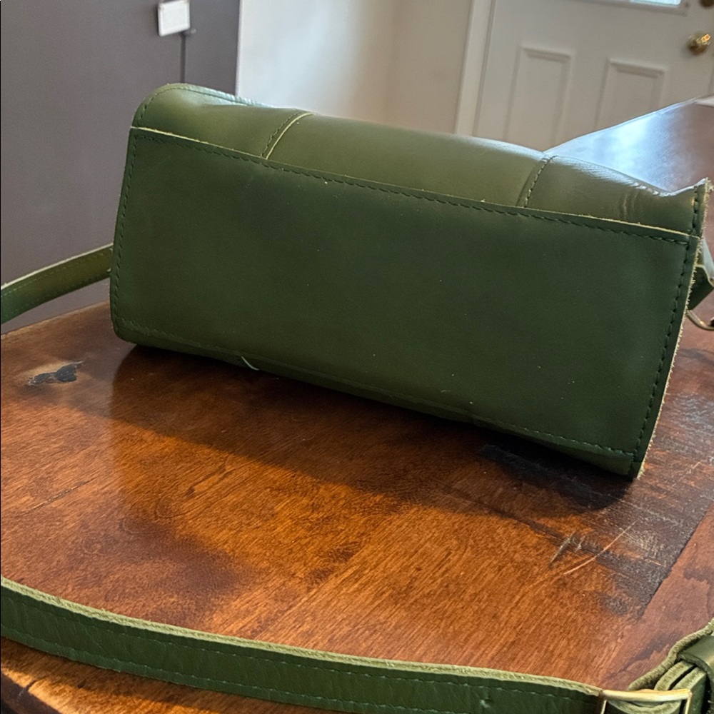 Portland Leather Lola zip tote in pine - Picture 8 of 13